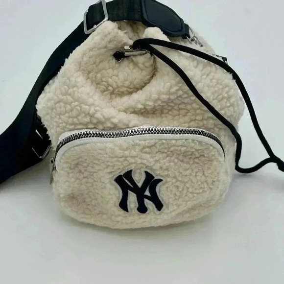 MLB NY New York Yankees Polar Fleece Handbag - Picture 3 of 14